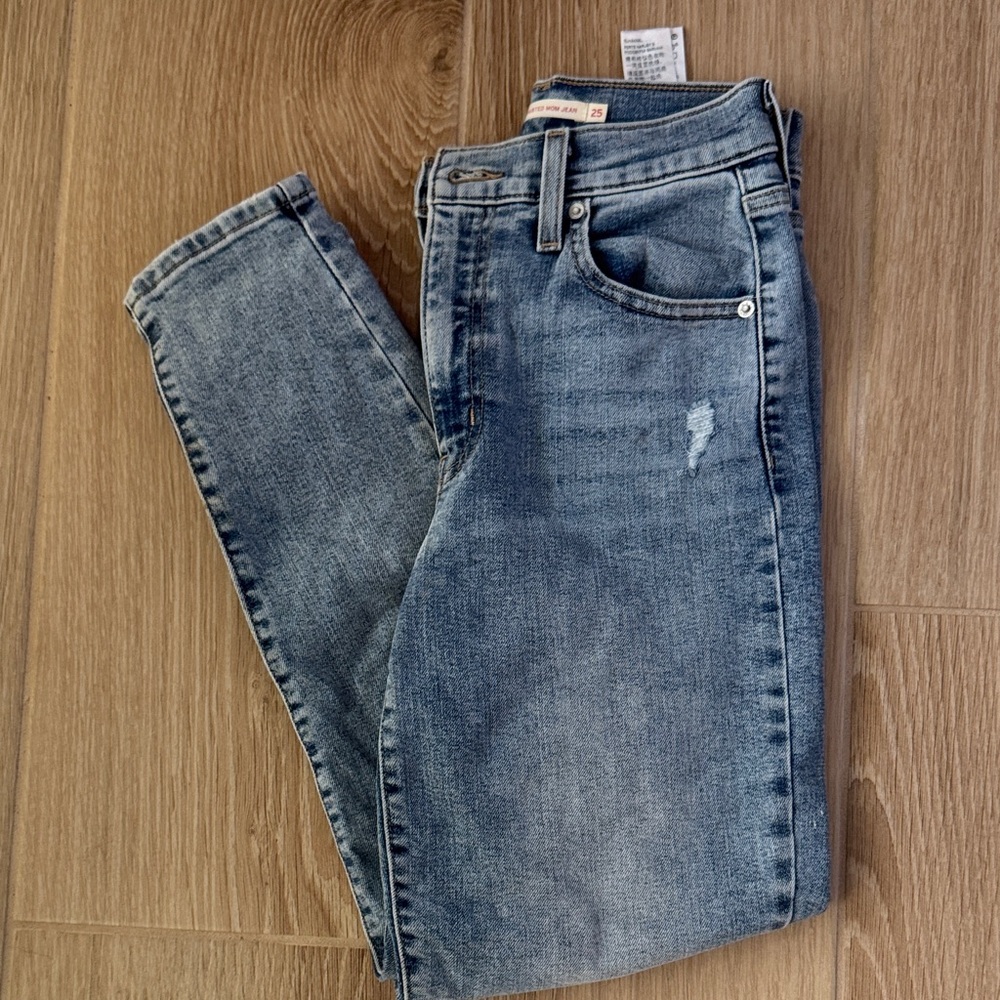 Levi's High Rise Mom Jeans
